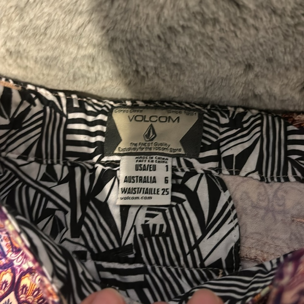 Volcom Shorts Bundle - image 5